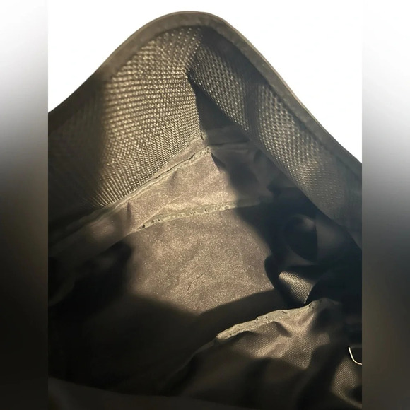 Mondani New York Burgandy Weekender Tote Bag - Picture 7 of 8